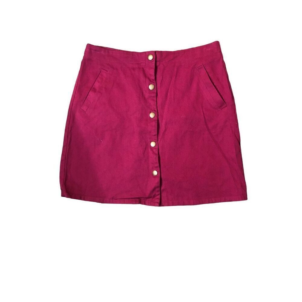 Harpers Heritage burgundy snap down front closure. 100 percent cotton mini skirt